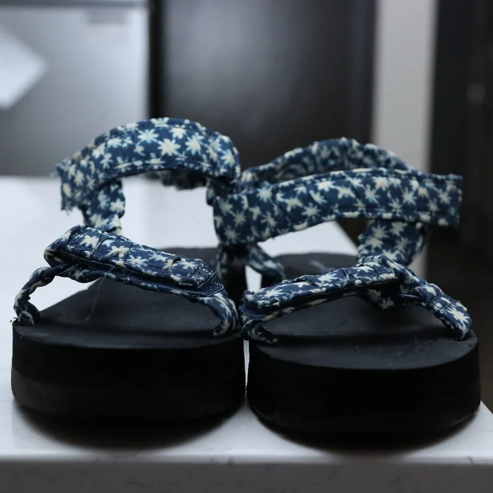 Sandals - Picture 3 of 4